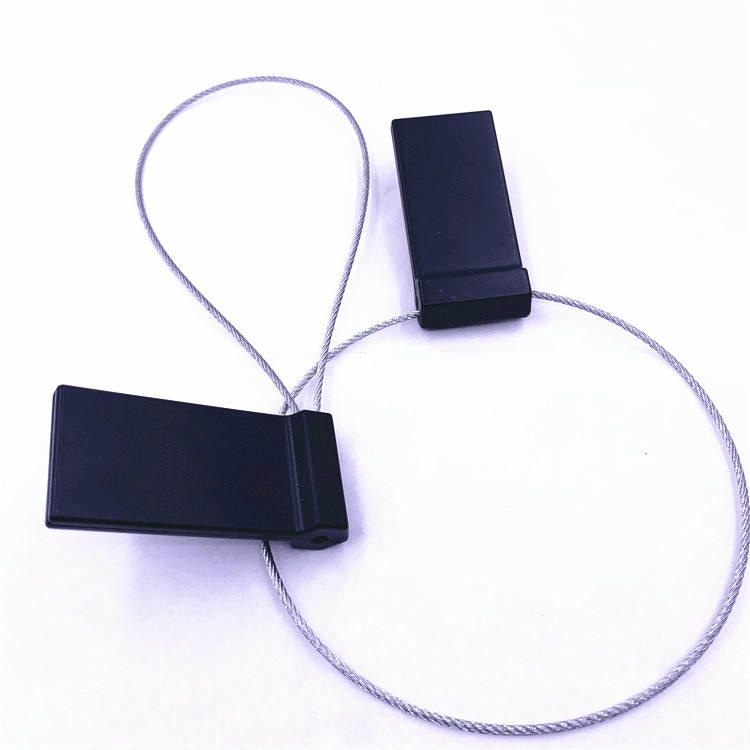 2) ภาพนี้แสดงซีล RFID สำหรับติดตามสินค้าและล็อกสายเคเบิล SS6028-1 โดยเน้นสองชิ้น สีดำ เหล็กกล้า การเชื่อมต่อและขั้วต่อ และคุณสมบัติด้านความปลอดภัยและป้องกันการแกะย้าย โดยจัดเรียงให้เปรียบเทียบรายละเอียดได้ชัดเจน สำหรับการติดตามสาย ระบบท่อ และงานสาธารณูปโภค.