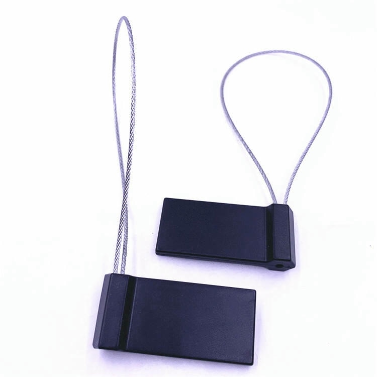6) ภาพนี้แสดงซีล RFID สำหรับติดตามสินค้าและล็อกสายเคเบิล SS6028-1 โดยเน้นหนึ่งชิ้น สองชิ้น สีดำ และคุณสมบัติด้านความปลอดภัยและป้องกันการแกะย้าย.