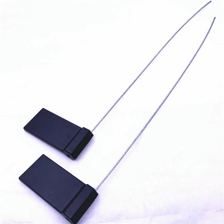 5) ภาพนี้แสดงซีล RFID สำหรับติดตามสินค้าและล็อกสายเคเบิล SS6028-1 โดยเน้นสองชิ้น สีดำ เหล็กกล้า และคุณสมบัติด้านความปลอดภัยและป้องกันการแกะย้าย.