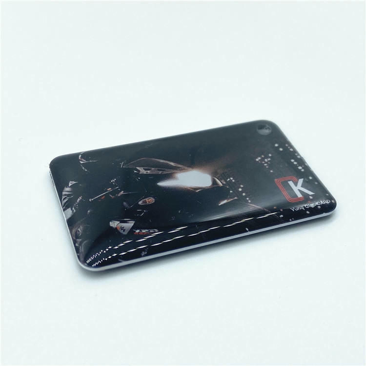 5) ภาพนี้แสดงนามบัตร NFC LED เคลือบอีพ็อกซีพร้อมไฟตอบรับไร้แบตเตอรี่ โดยเน้นการทำงานรวดเร็ว ไฟแสดงสถานะ LED และส่วนควบคุมสำหรับการใช้งาน สำหรับการควบคุมการเข้าออก และงานโรงแรม รีสอร์ต และบริการผู้เข้าพัก.