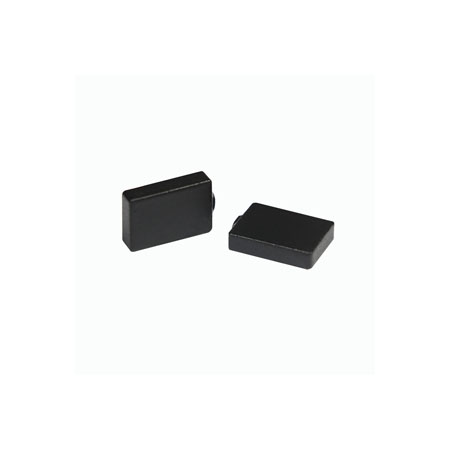 ภาพระยะใกล้ของแท็ก RFID UHF เซรามิกสีดำรุ่น C1309-1 แสดงให้เห็นขนาดกะทัดรัด 13x9 มม. ความหนา 3 มม. ที่แข็งแรง และแผ่นกาวด้านหลังสำหรับการติดบนโลหะ