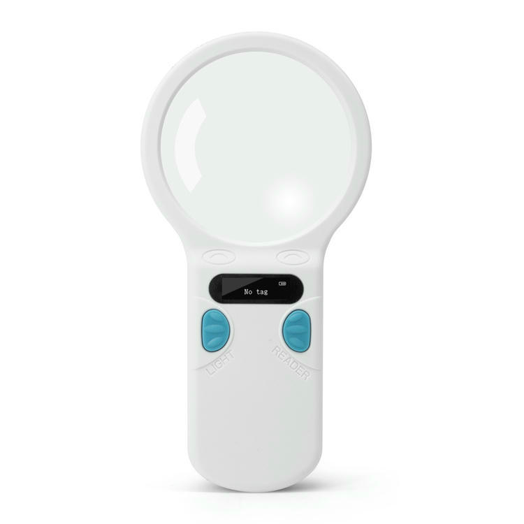 4) ภาพนี้แสดงเครื่องอ่าน RFID 134.2KHz สำหรับปศุสัตว์ W90C-B LF OLED โดยเน้นสองชิ้น สีขาว สีน้ำเงิน หน้าจอแสดงข้อมูล ส่วนควบคุมสำหรับการใช้งาน และพื้นผิวและโครงสร้างด้านหน้า สำหรับการระบุตัวสัตว์และงานปศุสัตว์.