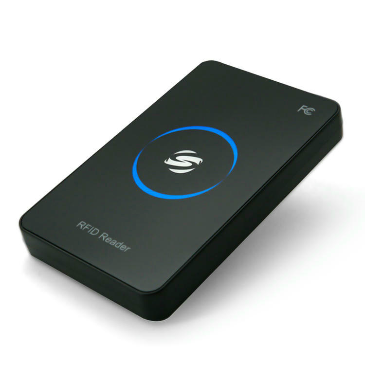 มุมมองด้านหน้าของเครื่องอ่าน R17-C RFID ตั้งโต๊ะดีไซน์ทันสมัย แสดงรูปทรงเรียบหรูเหมาะสำหรับสภาพแวดล้อมการทำงานระดับมืออาชีพ