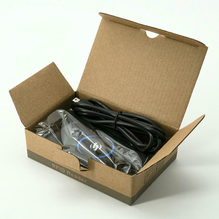 ชุดสมบูรณ์ของเครื่องอ่าน RFID แบบ UHF ตั้งโต๊ะ R17-C ประกอบด้วยอุปกรณ์และสาย USB ที่มาพร้อมสำหรับการใช้งานทันที