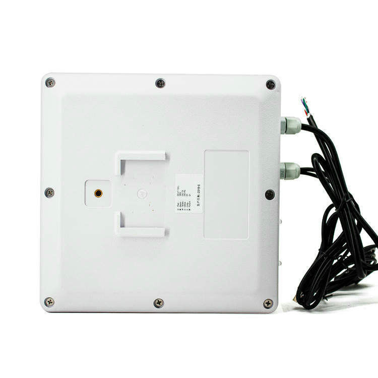 4) ภาพนี้แสดงเครื่องอ่าน UHF RFID แบบรวมเสา 7dBi สำหรับทรัพย์สินและรถ R16-7DB โดยเน้นอะลูมิเนียม โครงสร้างที่แข็งแรงทนทาน การเชื่อมต่อและขั้วต่อ คุณสมบัติด้านความปลอดภัยและป้องกันการแกะย้าย ส่วนควบคุมสำหรับการใช้งาน และพื้นผิวและโครงสร้างด้านหลัง สำหรับการติดตามสาย ระบบท่อ และงานสาธารณูปโภค.