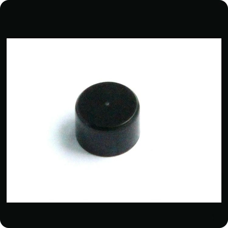 ภาพนี้เน้นแท็ก RFID PPS ไมโครแบบป้องกันโลหะสำหรับทรัพย์สินโลหะที่มีโลโก้สลักสำหรับการใช้งานแท็ก RFID PPS