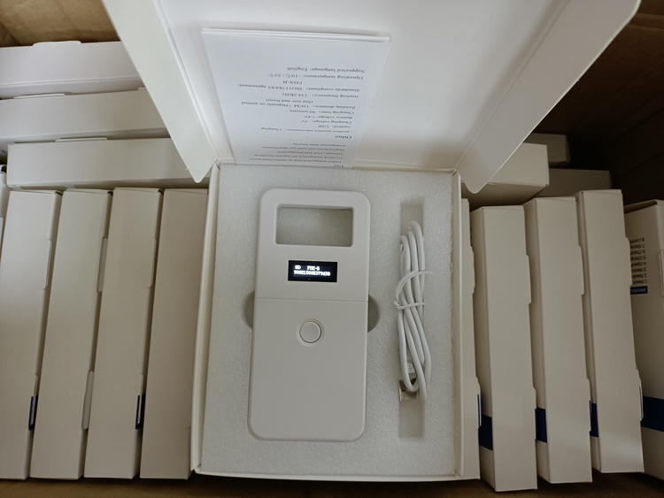 6) ภาพนี้แสดงเครื่องอ่าน RFID สัตว์ ISO สำหรับไมโครชิปสัตวแพทย์ H01-2 FDX-B โดยเน้นการรองรับมาตรฐานสากล สำหรับการระบุตัวสัตว์และงานปศุสัตว์.