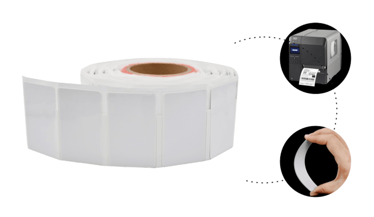 ภาพนี้แสดงให้เห็นฉลาก RFID UHF แบบยืดหยุ่นสำหรับติดบนโลหะสำหรับทรัพย์สินระยะไกล งานผิวโลหะ brushed สำหรับการใช้งานแท็ก RFID UHF แบบยืดหยุ่นสำหรับติดบนโลหะ