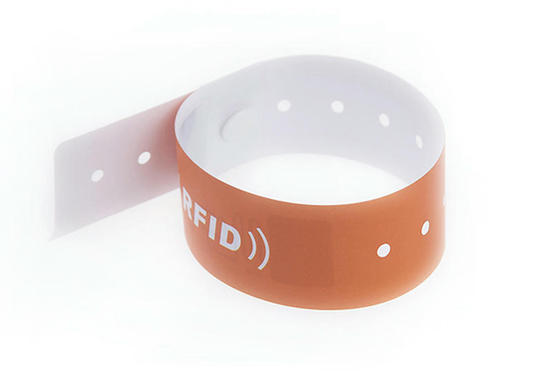 สายรัดข้อมือ RFID กระดาษ PAWB-06 แสดงบาร์โค้ดผู้ป่วยและข้อมูลทางการแพทย์ที่พิมพ์ตามสั่ง เพื่อการผสานรวมและการตรวจสอบขั้นตอนทางคลินิกได้อย่างราบรื่น