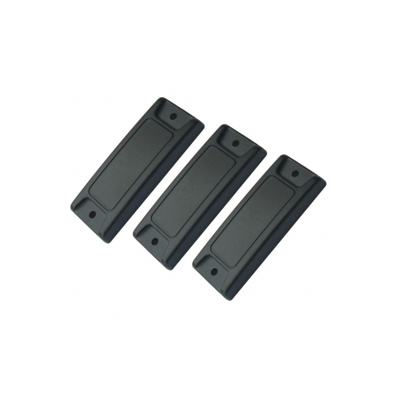 รายละเอียดรูขันสกรูเสริมบนแท็ก RFID แบบแข็งนี้แสดงให้เห็นตัวเลือกการยึดด้วยกลไกสำหรับการใช้งานในอุตสาหกรรมที่มีการสั่นสะเทือนสูง
