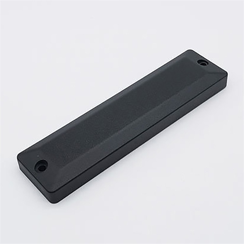 แท็ก RFID ABS เฉพาะทางแบบติดบนโลหะถูกติดตั้งบนถังแก๊สเหลวโลหะเพื่อให้มั่นใจในการระบุตัวตนที่ปลอดภัยและการมองเห็นในห่วงโซ่อุปทาน