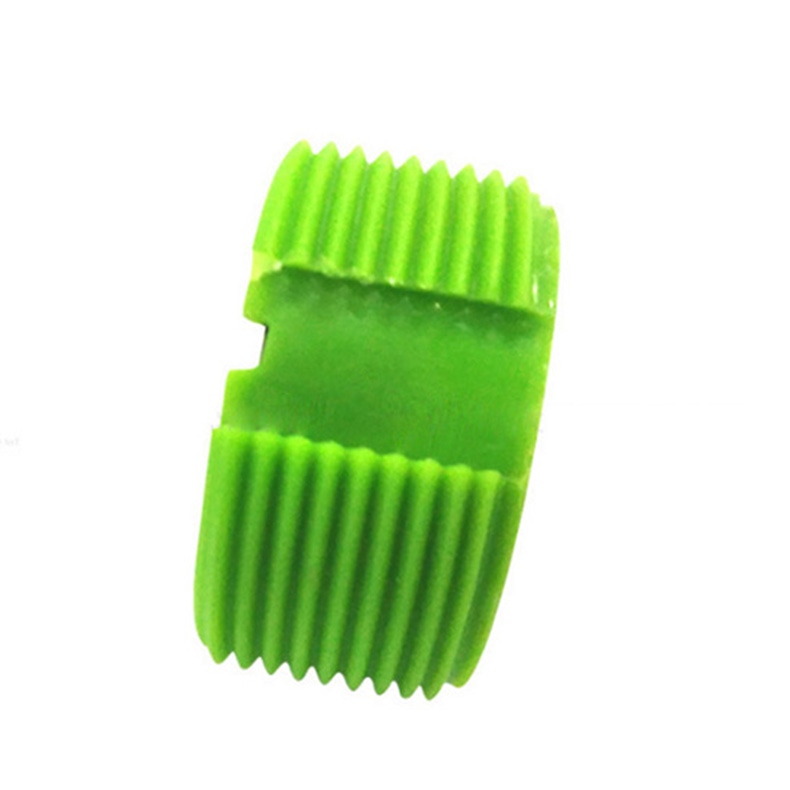 4) ภาพนี้แสดงแท็กถังขยะ RFID สั่งทำสำหรับระบบเก็บขยะเทศบาล GB30-3 โดยเน้นการติดตั้งเข้ากับถังขยะ.
