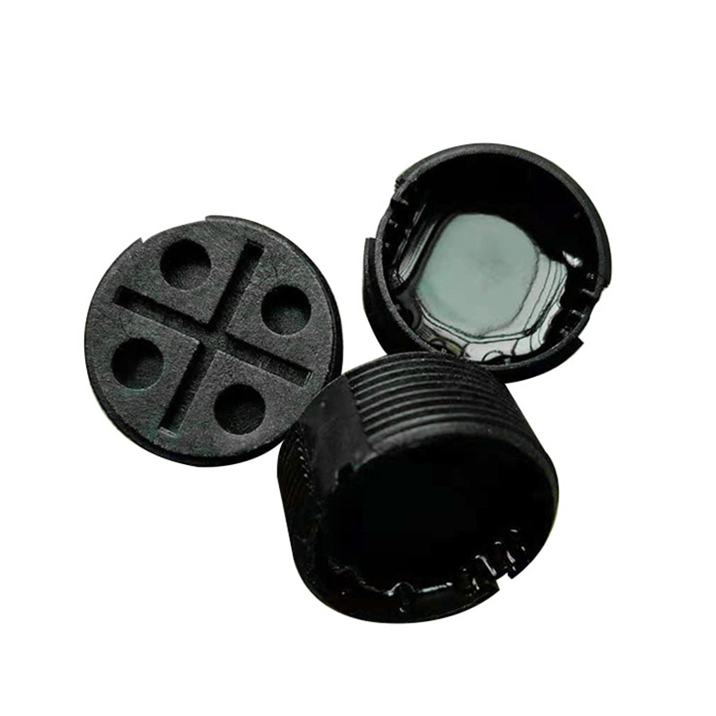 7) ภาพนี้แสดงแท็กถังขยะ RFID สั่งทำสำหรับระบบเก็บขยะเทศบาล GB30-3 โดยเน้นโครงสร้างกันน้ำและฝุ่น และการติดตั้งเข้ากับถังขยะ สำหรับการติดตั้งกลางแจ้งและบนพื้นผิวงานก่อสร้าง.