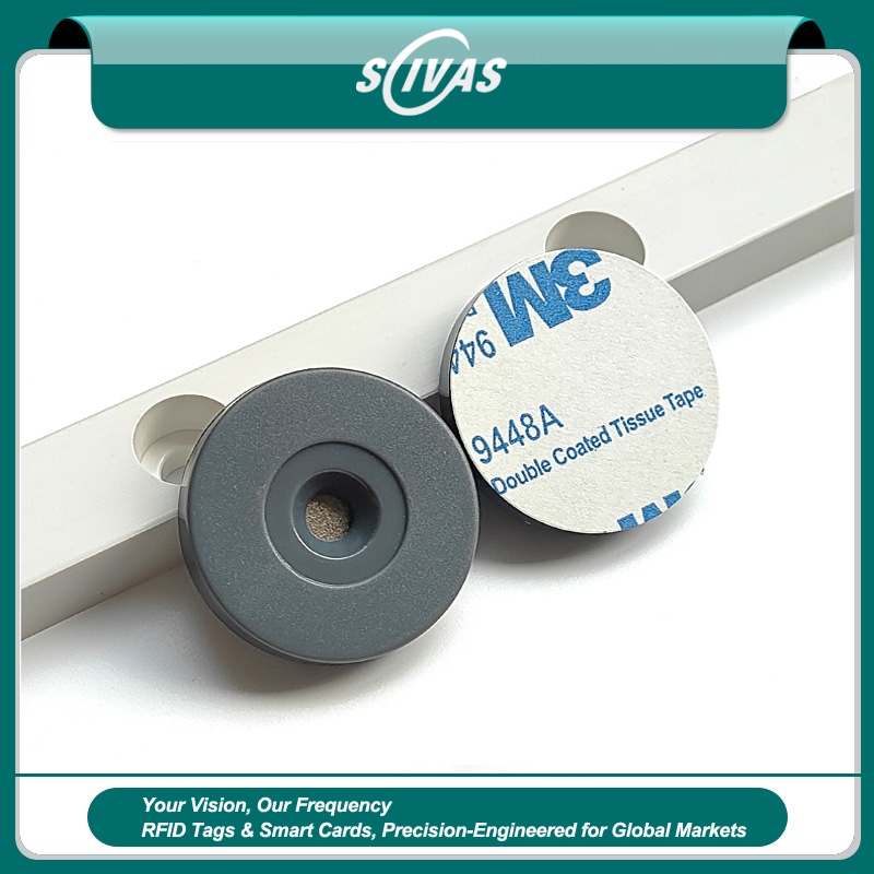 หยดน้ำบนแท็ก RFID รุ่น ABS30-1 แสดงให้เห็นถึงประสิทธิภาพการกันน้ำที่ยอดเยี่ยม จึงเหมาะสำหรับการตรวจการณ์กลางแจ้ง