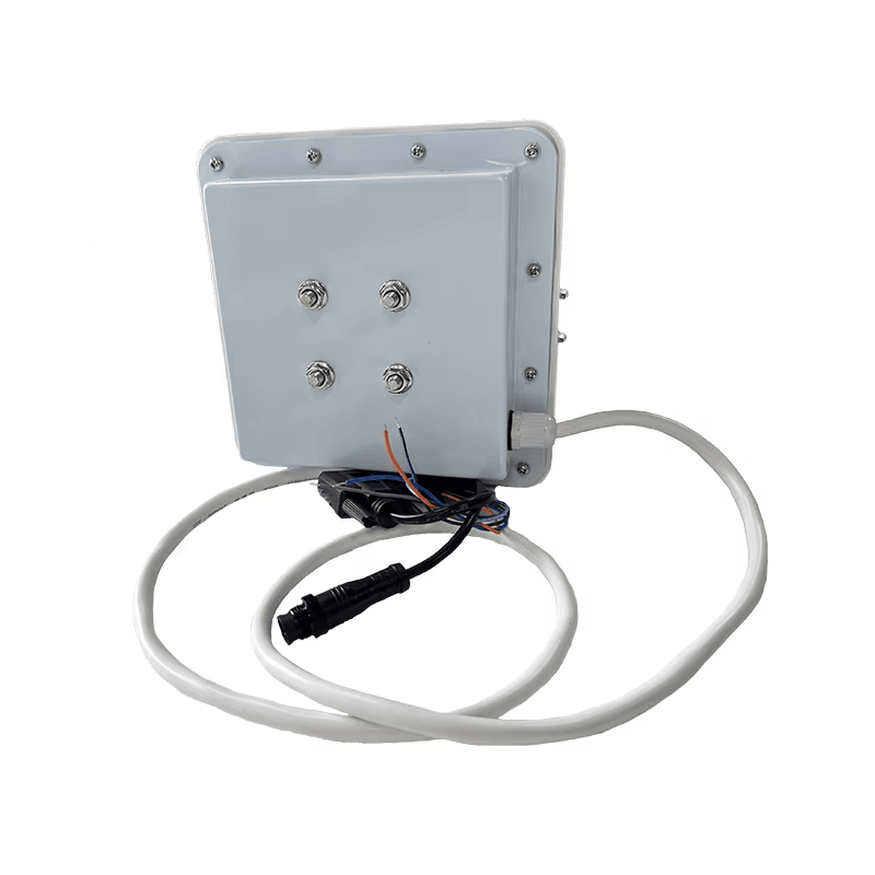 ภาพนี้แสดงเครื่องอ่าน RFID ISO18000-6C สำหรับระบบ UHF ZK-RFID104 โดยแสดงเหล็กกล้า แผ่นและขายึดสำหรับติดตั้ง และตัวเครื่องและอุปกรณ์ในชุด.