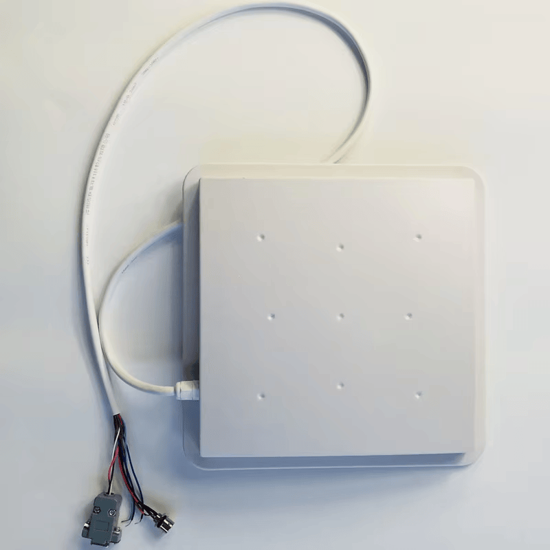 ภาพนี้แสดงเครื่องอ่าน UHF RFID EPC Gen2 สำหรับทางเข้า SDK ZK-RFID101-EU โดยแสดงซอฟต์แวร์สำหรับตั้งค่าและจัดการอุปกรณ์ และซอฟต์แวร์ ไดรเวอร์ และชุดพัฒนา.