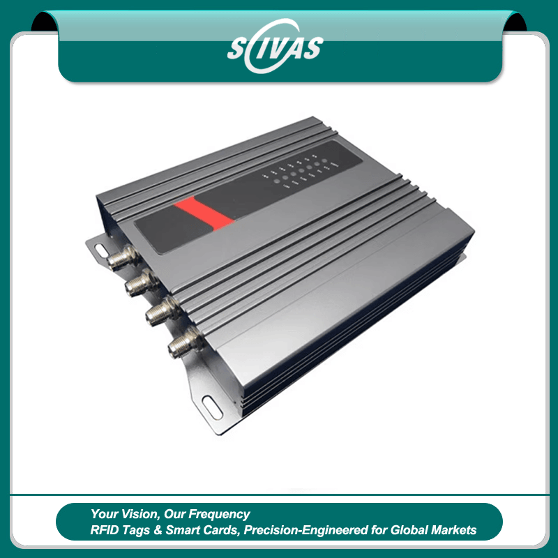 มุมมองแบบเอียงของเครื่องอ่าน UHF RFID ประจำที่สี่พอร์ตสำหรับอัตโนมัติ ZK-RFID401 TNC โดยแสดงอะลูมิเนียม โครงสร้างเสาอากาศ และพอร์ตและขั้วต่อเสาอากาศ โดยถ่ายจากมุมเอียงเพื่อให้เห็นมิติของตัวเครื่อง.