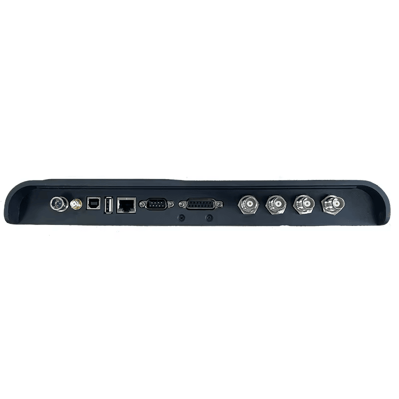 มุมมองด้านข้างของเครื่องอ่าน UHF ติดตั้งถาวรสี่พอร์ตสำหรับอ่านระยะไกล ZK-RFID406 USB GPIO โดยแสดงโครงสร้างเสาอากาศ พอร์ตและขั้วต่อเสาอากาศ การเชื่อมต่อ USB และอินเทอร์เฟซสื่อสารสำหรับเชื่อมต่อระบบ.