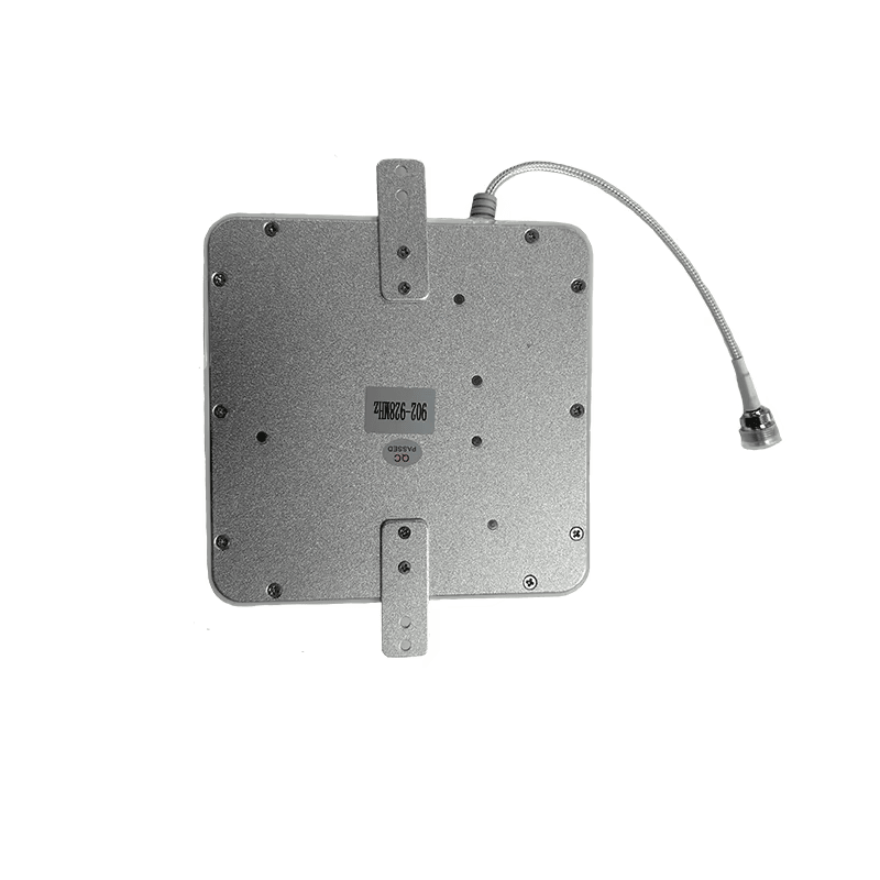 ภาพนี้แสดงมุมมองด้านหลังแบบกึ่งกลางของเสาอากาศ UHF รุ่น ZK-ANT165D พร้อมขายึดแนวตั้งและสายเชื่อมต่อแบบถัก