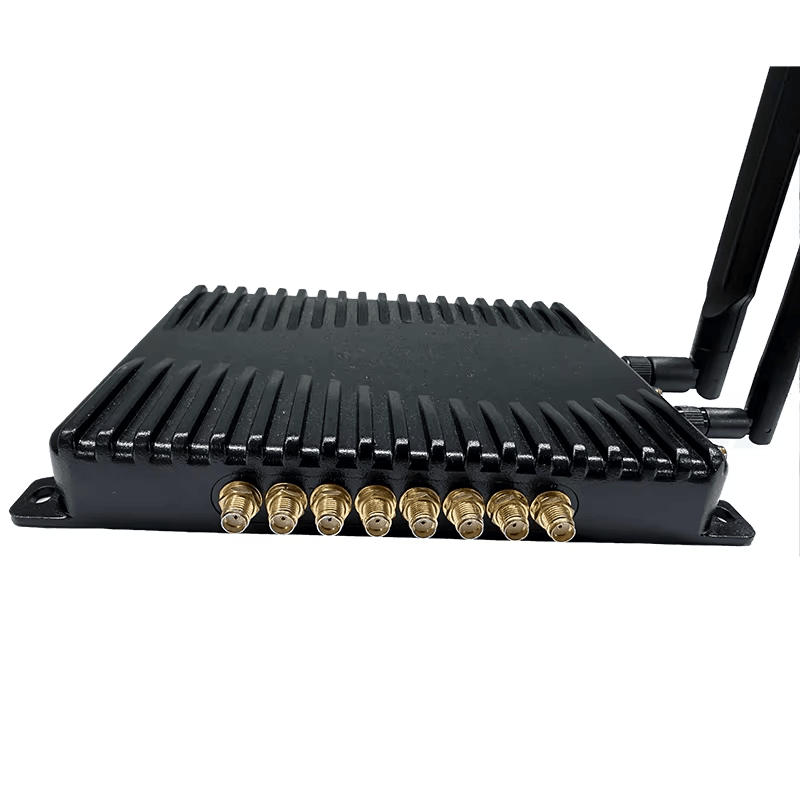 มุมมองด้านหน้าของเครื่องอ่าน UHF คงที่ระยะไกลสำหรับลานจอดรถ ZK-RFID408AOS-SC โดยแสดงสองชิ้น โครงสร้างเสาอากาศ พอร์ตและขั้วต่อเสาอากาศ และชุดเสาอากาศภายนอก เพื่อให้เห็นส่วนประกอบด้านหน้าอย่างชัดเจน.