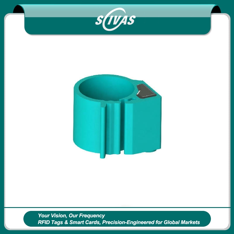 1) มุมมองด้านหน้าของห่วงขานก RFID สำหรับติดตามนกพิราบและสัตว์ปีก F-007 POM โดยเน้นขนาดกะทัดรัด.