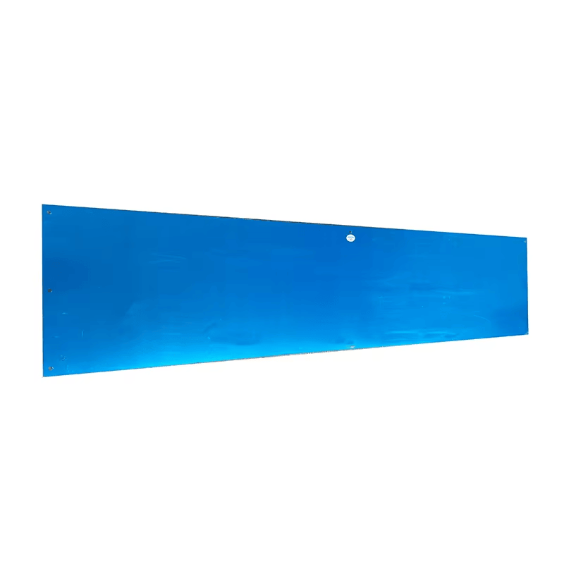 มุมมองด้านหลังของเสาอากาศเครื่องอ่าน UHF RFID 13dBi ลำแสงแคบ ZK-ANT9021 โดยแสดงสีน้ำเงิน โครงสร้างเสาอากาศ ตัวเรือนและแผงด้านหลัง และรูและจุดยึดสำหรับติดตั้ง.