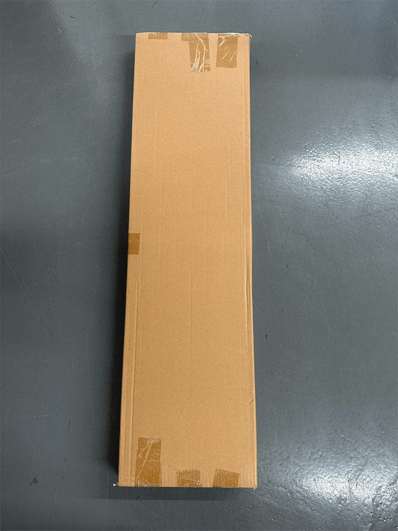 ภาพนี้แสดงกล่องขนส่งด้านนอกที่เตรียมไว้สำหรับเสาอากาศ UHF RFID แบบลำคลื่นแคบ ZK-ANT9021 ก่อนการจัดส่ง