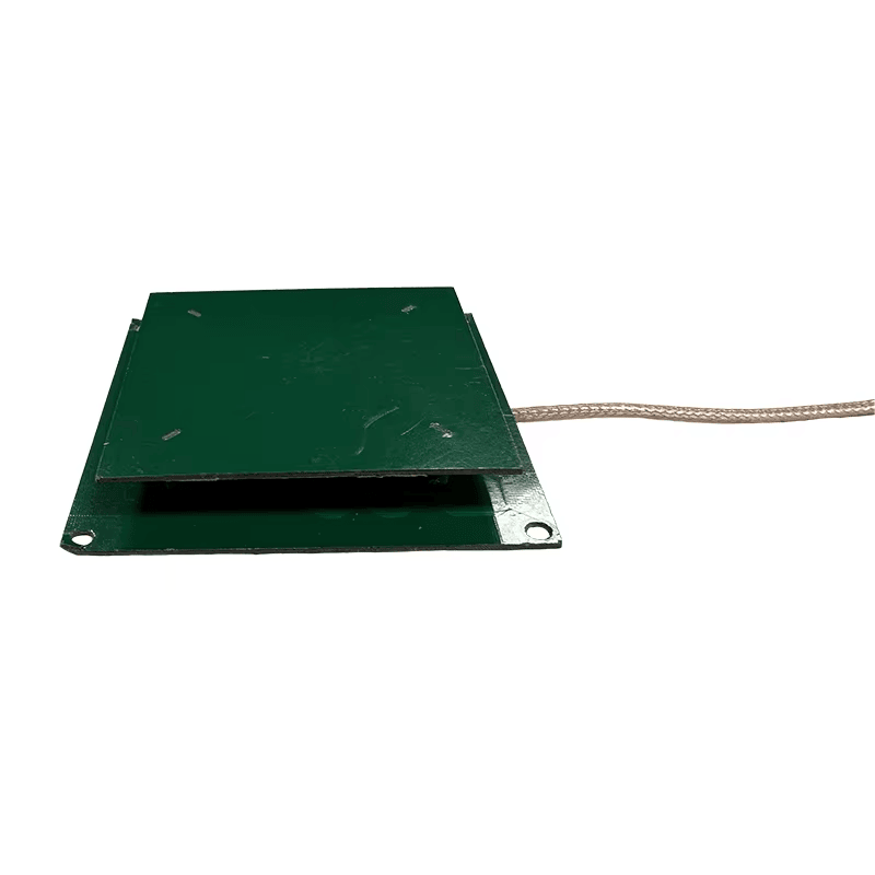 ภาพนี้แสดงเสาอากาศ UHF RFID ระยะไกลสำหรับติดตามทรัพย์สิน ZK-ANT7070 PCB โดยแสดงแผงวัสดุ PCB/FR4 และโครงสร้างเสาอากาศ.