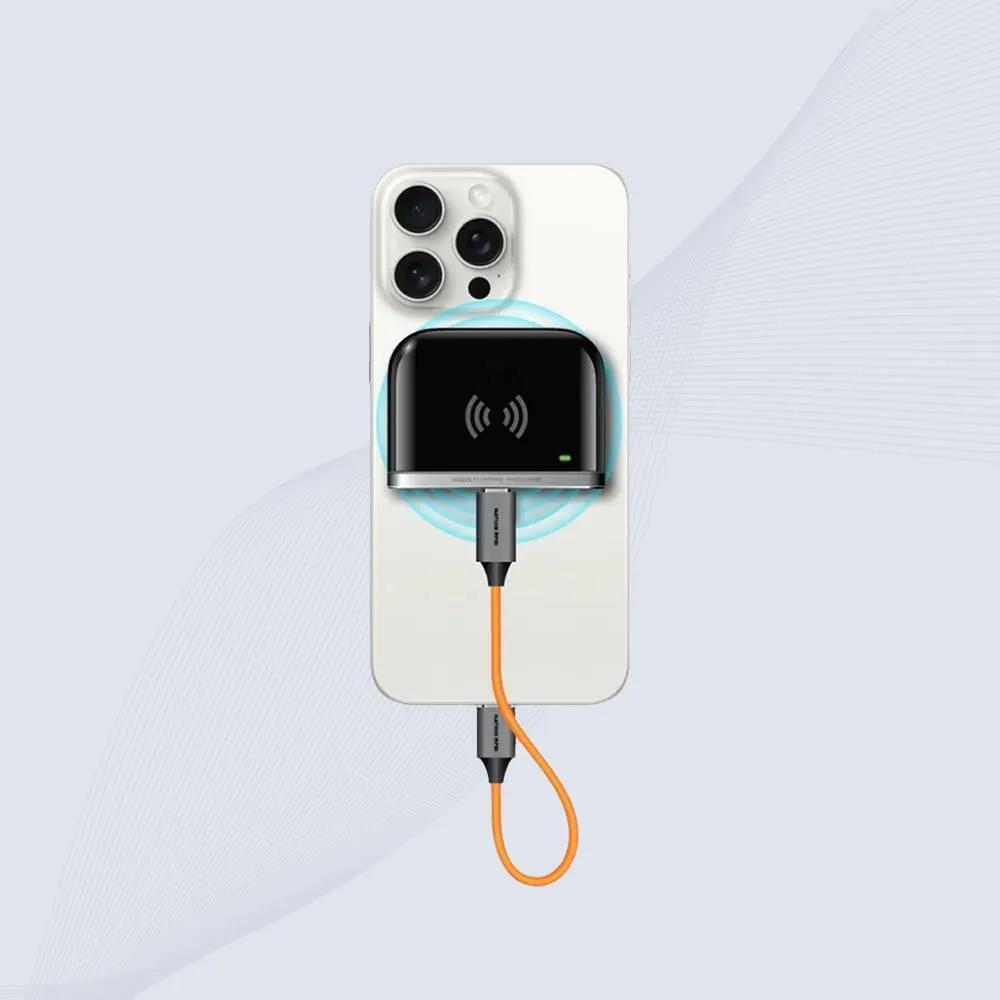 ภาพนี้แสดงเครื่องอ่าน UHF Type-C สำหรับเพิ่ม RFID ให้โทรศัพท์ Android CK-BA7 โดยแสดงการเชื่อมต่อ USB ตำแหน่งติดตั้งและการใช้งานจริง ขั้วต่อ Type-C และการเชื่อมต่อกับสมาร์ตโฟนและเครือข่ายไร้สาย ในตำแหน่งติดตั้งใช้งานจริง.