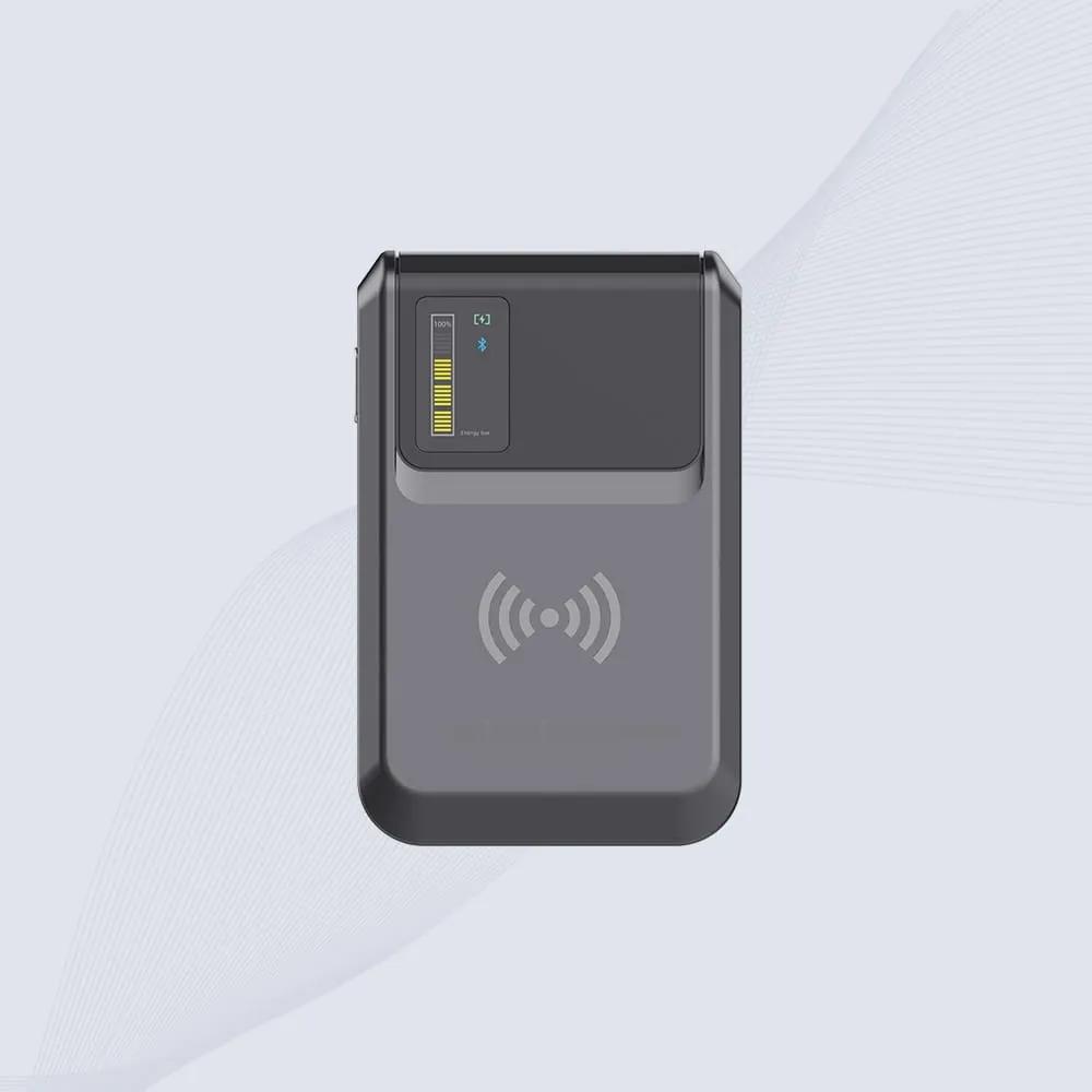 ภาพนี้แสดงเครื่องอ่าน UHF มือถือสำหรับติดตามสินค้าคงคลัง CK-R10 RFID โดยแสดงสีดำ ระบบพลังงานและการชาร์จ และการเชื่อมต่อไร้สาย.