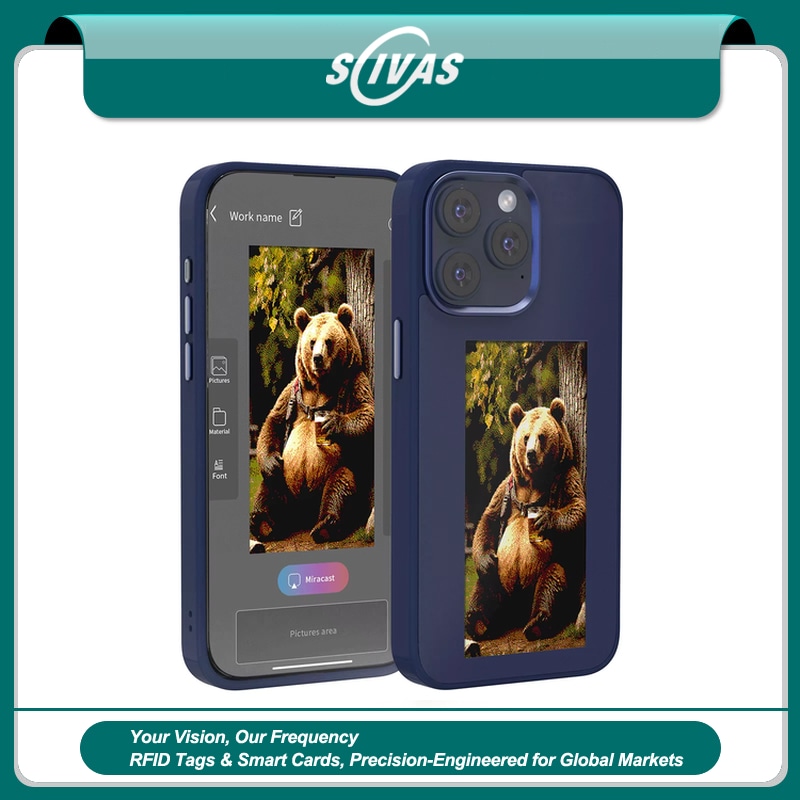 1) ภาพนี้แสดงเคสโทรศัพท์นามบัตร NFC จอ E-Ink สำหรับแชร์ด้วยการแตะ โดยเน้นพื้นที่สำหรับโลโก้และแบรนด์สั่งทำ ระบบพลังงานและการชาร์จ และหน้าจอแสดงข้อมูล สำหรับการจัดการอุปกรณ์อิเล็กทรอนิกส์และทรัพย์สิน IT.