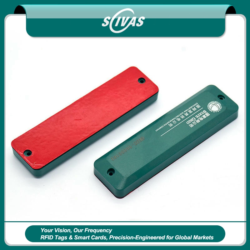 1) ภาพนี้แสดงแท็ก UHF RFID ทนทานระยะไกลสำหรับทรัพย์สินกลางแจ้ง ABS ABS11630-1 โดยเน้นสีดำ ตัวเรือน ABS โลหะ และการทำงานบนพื้นผิวโลหะ.