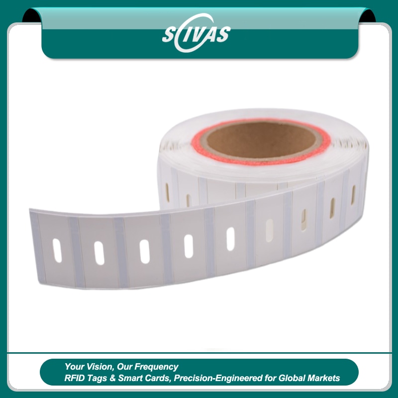 1) ภาพนี้แสดงฉลาก UHF RFID แบบยืดหยุ่นสำหรับติดทรัพย์สินโลหะ F4508-1 โดยเน้นสีขาว โลหะ การทำงานบนพื้นผิวโลหะ รูปทรงบางและประหยัดพื้นที่ และความยืดหยุ่น.