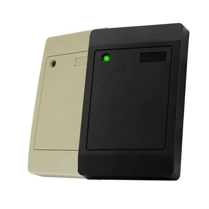 ภาพนี้แสดงเครื่องอ่านเข้าใช้ RFID Wiegand สำหรับภายนอก D1 โดยแสดงสีเทา และการทำงานรวดเร็ว.