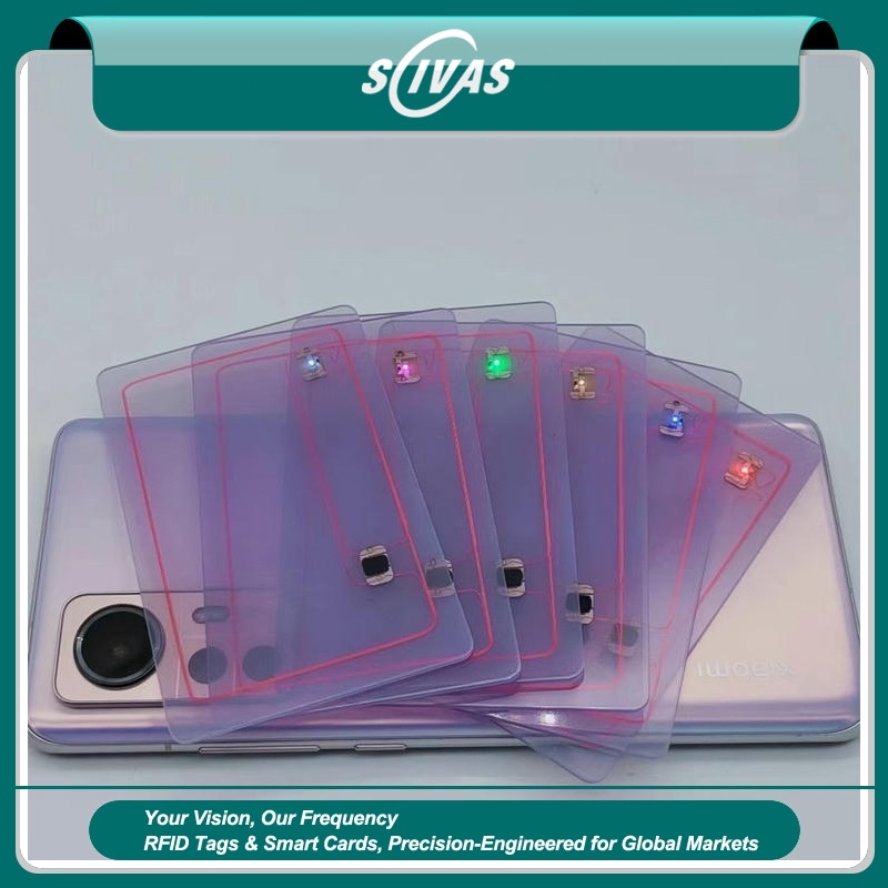 1) ภาพหลักของนามบัตร NFC LED พร้อมไฟตอบรับเมื่อแตะสำหรับเครือข่าย โดยเน้นแบบโปร่งใส และไฟแสดงสถานะ LED สำหรับงานโรงแรม รีสอร์ต และบริการผู้เข้าพัก และการชำระเงินไร้เงินสดและโปรแกรมสมาชิก.