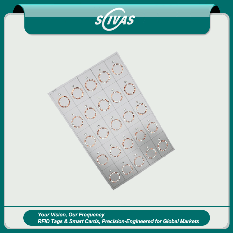 ภาพที่ 1: ภาพนี้แสดงแผ่น RFID พรีลามิเนตขายส่งสำหรับผลิตสมาร์ตการ์ด PVC โดยเน้นสีขาว วัสดุ PVC โครงสร้างเสาอากาศและชิปภายใน และการจัดวางหลายตำแหน่ง สำหรับงานอีเวนต์และการออกบัตรเข้างาน และงานอุตสาหกรรมและสายการผลิต.