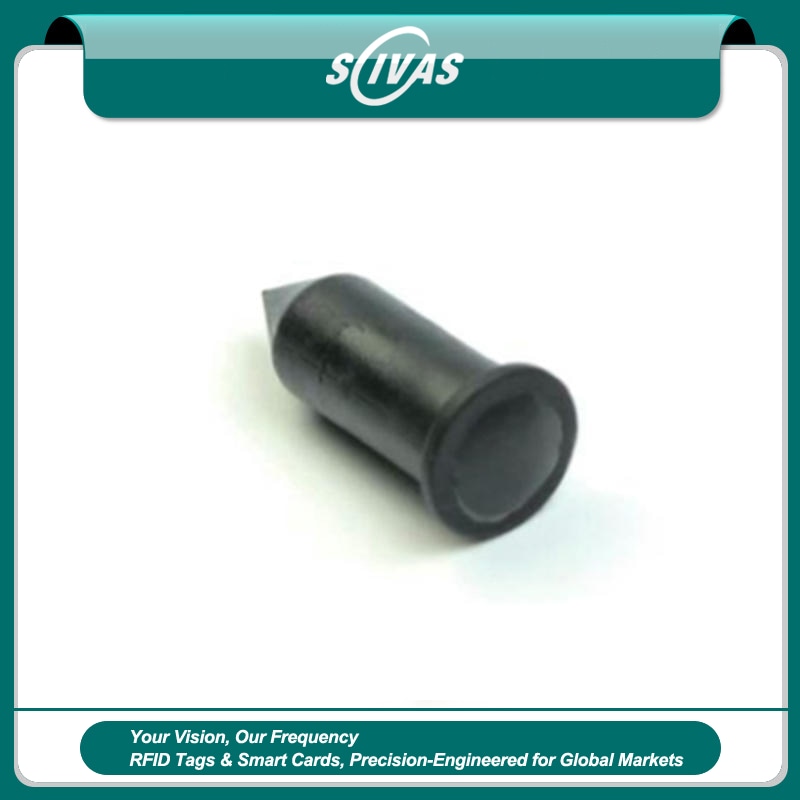 1) มุมมองแบบเอียงของแท็กทรงกระบอก UHF RFID สำหรับติดตามไม้และต้นไม้ NAIL07-1 โดยเน้นหนึ่งชิ้น สีดำ และไม้ธรรมชาติ.