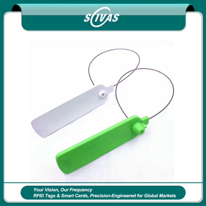 1) ภาพนี้แสดงซีลรักษาความปลอดภัย UHF RFID สำหรับติดตามตู้สินค้า SS10028-1 SCIVAS โดยเน้นสีขาว สีเขียว เหล็กกล้า และคุณสมบัติด้านความปลอดภัยและป้องกันการแกะย้าย สำหรับการติดตามสาย ระบบท่อ และงานสาธารณูปโภค.