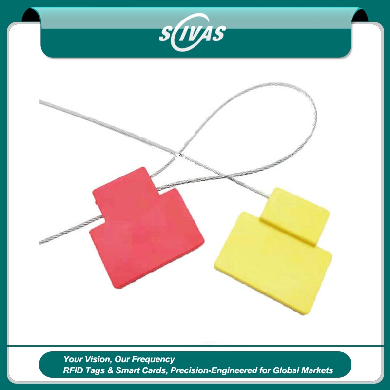 1) ภาพนี้แสดงซีลความปลอดภัย RFID สำหรับติดตามสินค้าและตู้ขนส่ง SS4544-1 โดยเน้นสองชิ้น สีแดง สีเหลือง โลหะ และคุณสมบัติด้านความปลอดภัยและป้องกันการแกะย้าย.