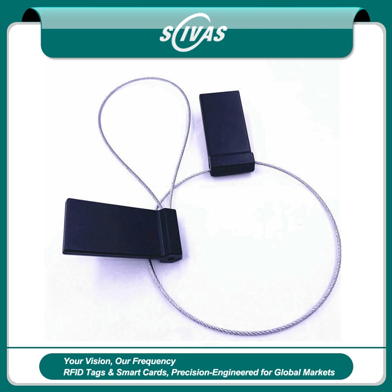 1) ภาพนี้แสดงซีล RFID สำหรับติดตามสินค้าและล็อกสายเคเบิล SS6028-1 SCIVAS โดยเน้นสองชิ้น สีดำ สีขาว เหล็กกล้า การเชื่อมต่อและขั้วต่อ และคุณสมบัติด้านความปลอดภัยและป้องกันการแกะย้าย สำหรับการติดตามสาย ระบบท่อ และงานสาธารณูปโภค.