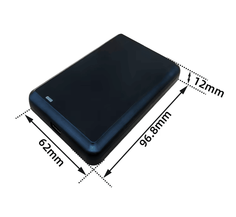 ภาพนี้แสดงเครื่องอ่าน UHF ตั้งโต๊ะ Type-C สำหรับแท็กซักรีด CPH-F206 RFID 12mm โดยแสดงรูปลักษณ์ที่เรียบหรูและทันสมัย และขนาดและสัดส่วนของผลิตภัณฑ์.