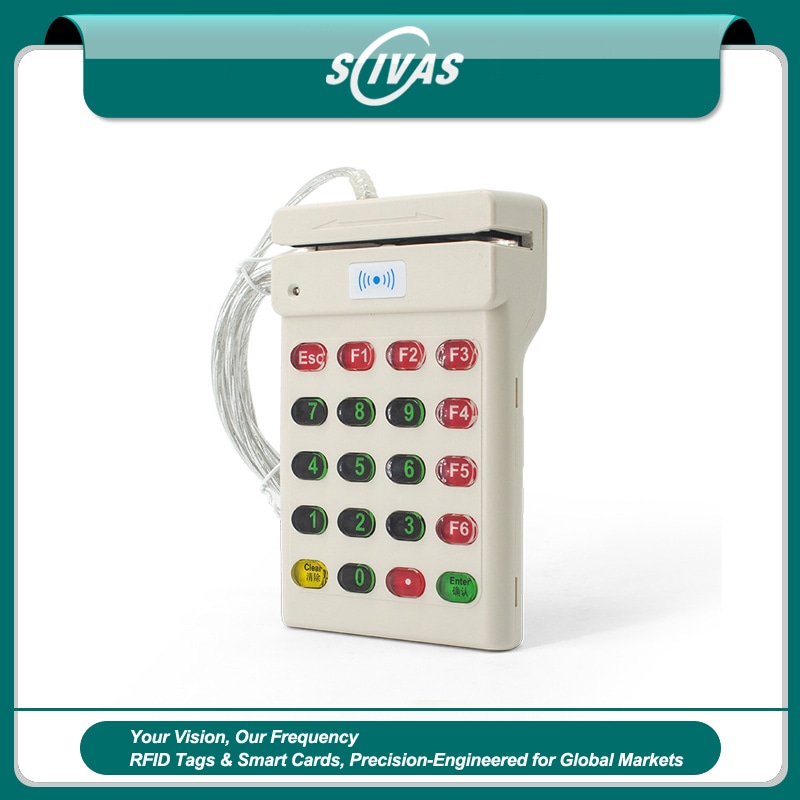 ภาพนี้เน้นการสแกนแบบไร้สัมผัสของเครื่องอ่าน RFID สองความถี่พร้อมแถบแม่เหล็กและแป้นสำหรับการใช้งานด้านเครื่องอ่านบัตรแม่เหล็ก RFID.