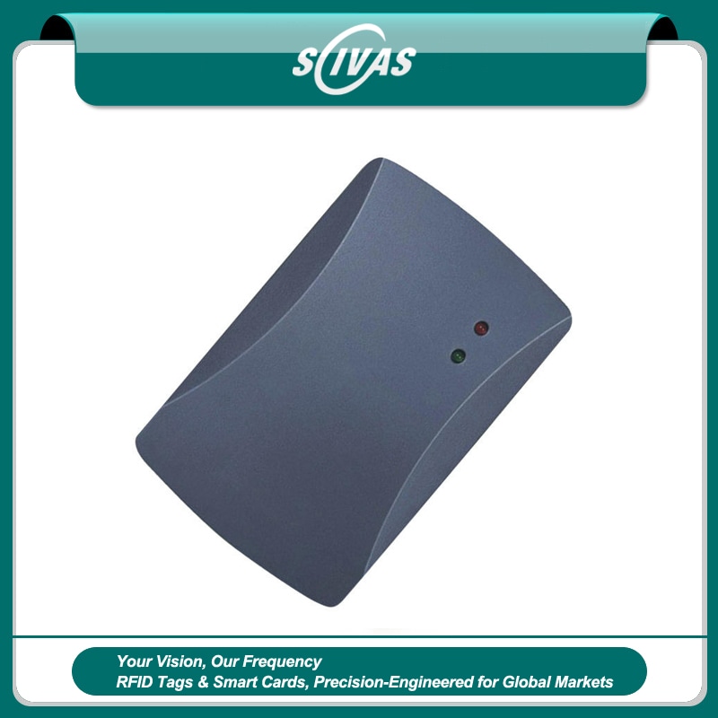 ภาพนี้แสดงเครื่องอ่าน RFID Wiegand สองย่านสำหรับควบคุมประตู D10 PVC โดยแสดงสีเทา วัสดุ PVC คุณสมบัติด้านความปลอดภัยและป้องกันการแกะย้าย และส่วนควบคุมสำหรับการใช้งาน เหมาะสำหรับการควบคุมการเข้าออก.