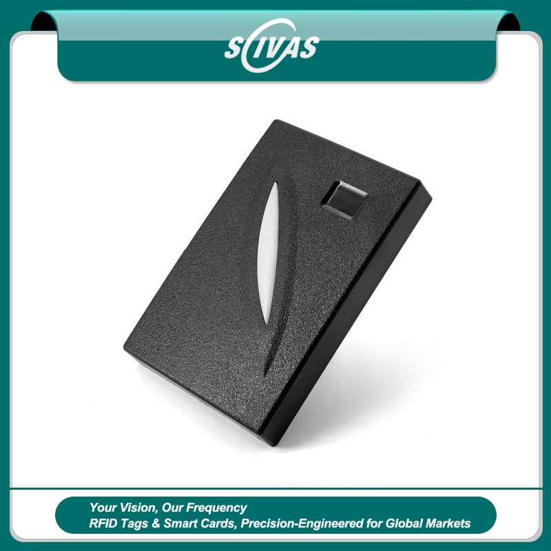 ภาพนี้แสดงเครื่องอ่านทางเข้า RFID HF 13.56MHz พร้อม Wiegand D11 ABS โดยแสดงสีดำ ตัวเรือน ABS ตัวเรือนพลาสติก ABS ที่ทนทาน และโครงสร้างที่แข็งแรงทนทาน เหมาะสำหรับการควบคุมการเข้าออก.