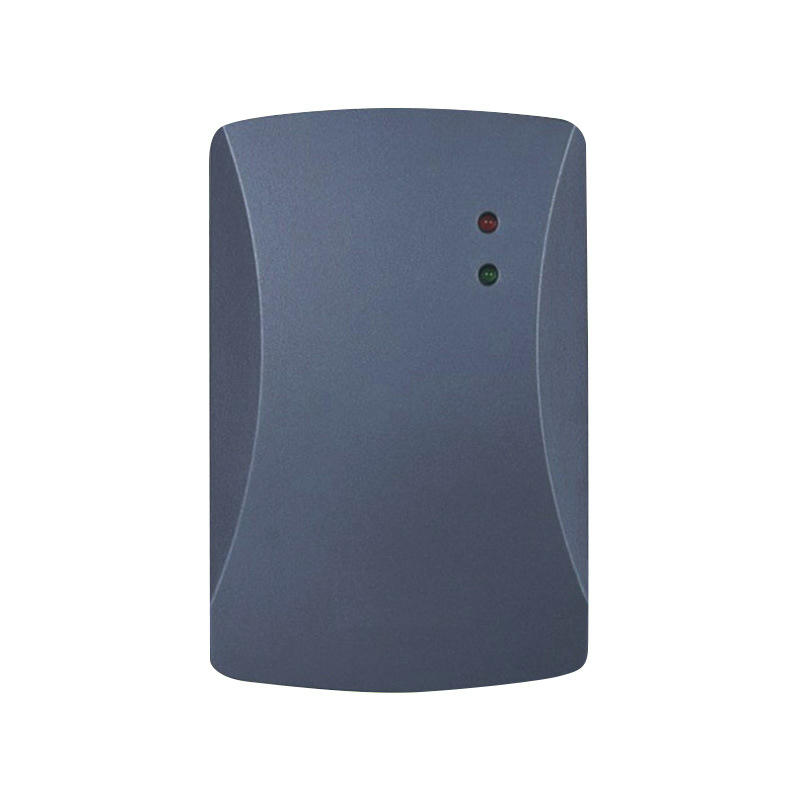 มุมมองด้านข้างของเครื่องอ่าน RFID Wiegand สองย่านสำหรับควบคุมประตู D10 โดยแสดงด้านหลังแบบเรียบสำหรับติดตั้งบนพื้นผิว และอินเทอร์เฟซสื่อสารสำหรับเชื่อมต่อระบบ.
