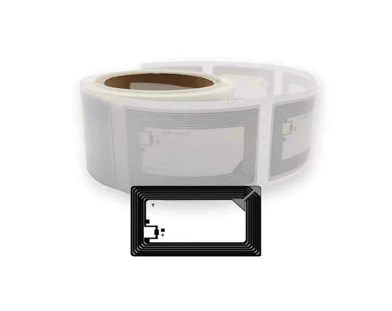ฉลาก HF RFID ทรงสี่เหลี่ยมเหล่านี้จัดจำหน่ายบนแผ่นรองหลังเพื่อความสะดวกในการติดลงบนตั๋วกระดาษและบัตรเข้างานอีเวนต์