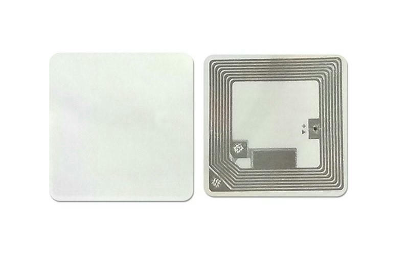 ฉลาก hf rfid ประสิทธิภาพสูงหลายม้วนถูกบรรจุอย่างปลอดภัยแบบยกชุดสำหรับโครงการแปลงข้อมูลจดหมายเหตุและติดตามในขนาดใหญ่