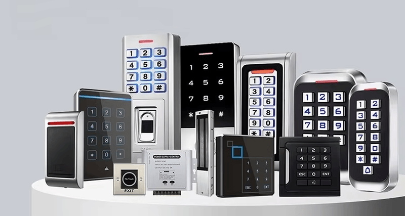 ภาพนี้แสดงให้เห็น No-Touch Infrared Exit Button พร้อม Remote Control ในมุมมองด้านหน้า สำหรับการใช้งานในกลุ่มปุ่มออก (Exit Buttons)