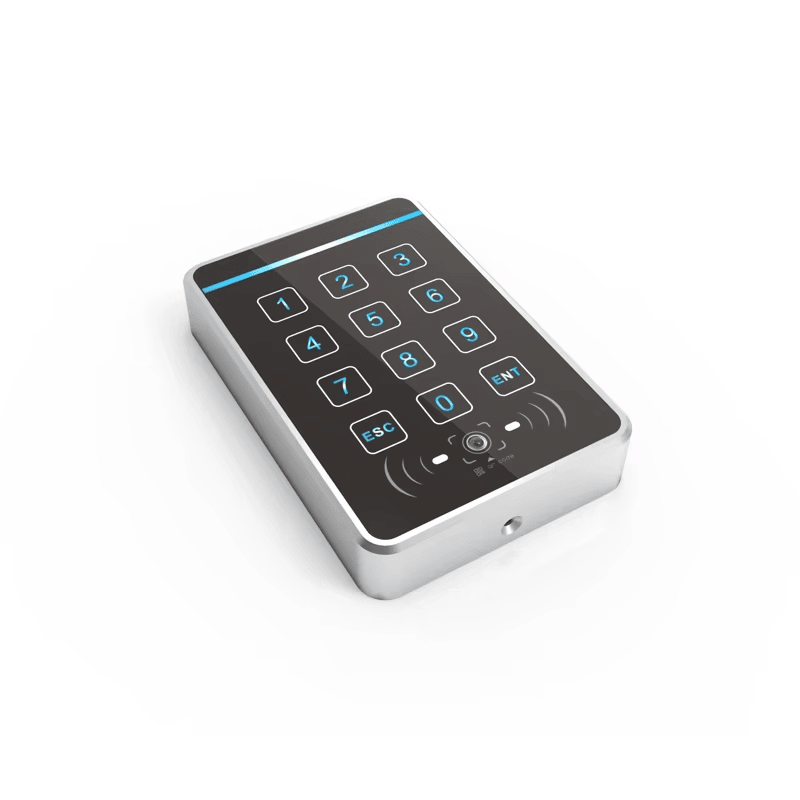 ภาพระยะใกล้ของคอนโทรลเลอร์ QR สแตนด์อโลนพร้อมคีย์แพดและ RFID Q60 โดยแสดงเลนส์สแกนสำหรับอ่านรหัสอย่างรวดเร็ว ส่วนสแกนบาร์โค้ดและรหัส QR และความเร็วในการอ่านและประมวลผล.