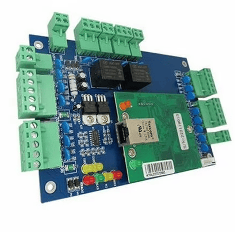 ภาพนี้แสดงคอนโทรลเลอร์ทางเข้า TCP/IP สำหรับหนึ่ง สอง หรือสี่ประตู AC01 AC โดยแสดงโมดูลรีเลย์ และอินเทอร์เฟซสื่อสารสำหรับเชื่อมต่อระบบ.